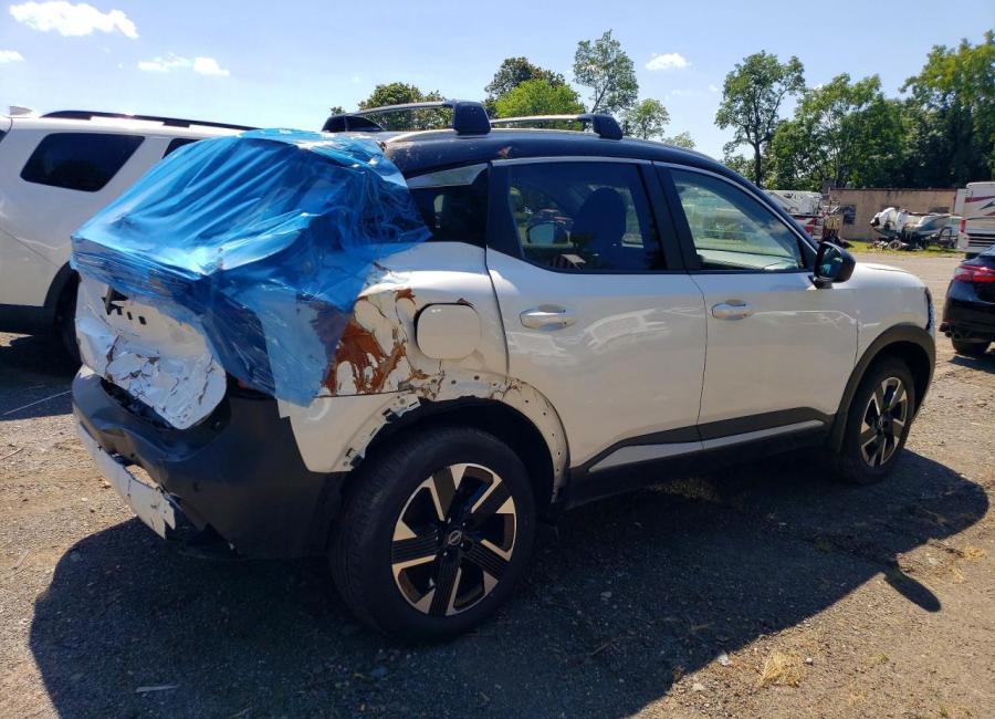 Salvage 2026 Nissan Kicks Sv in White