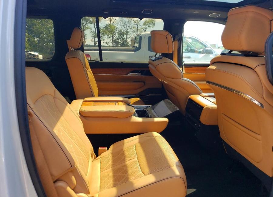 Salvage 2022 Jeep Grand Wagoneer Series Iii in White