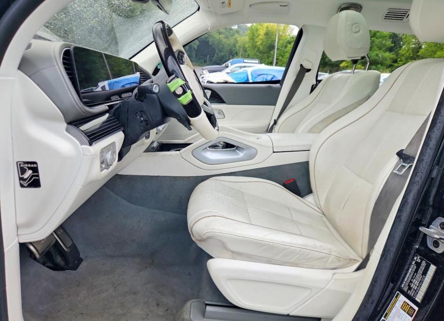Salvage 2023 Mercedes Benz Gls 600 Maybach in Two Tone