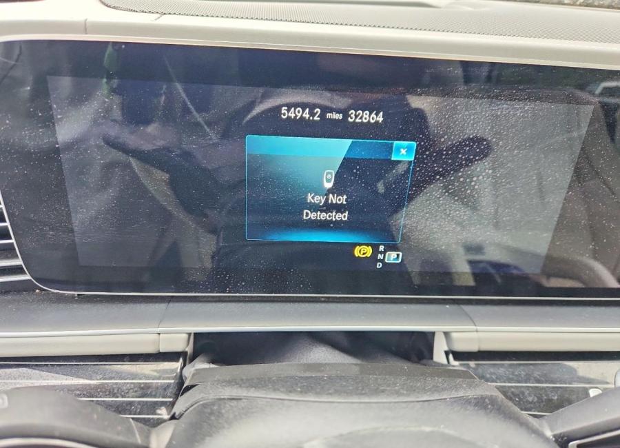 Salvage 2023 Mercedes Benz Gls 600 Maybach in Two Tone