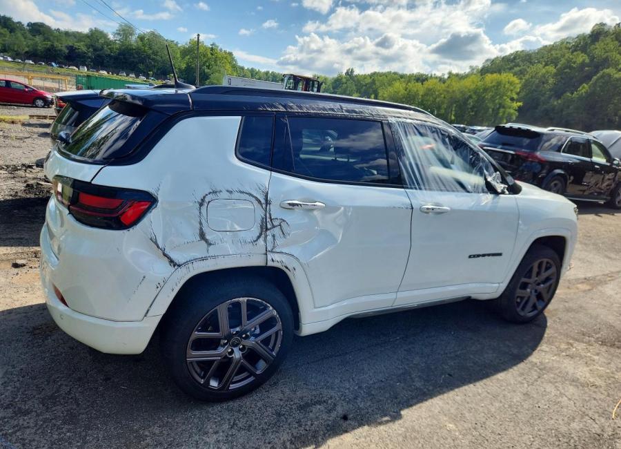Salvage 2025 Jeep Compass Limited in White