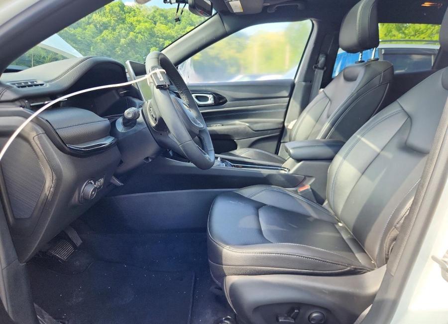Salvage 2025 Jeep Compass Limited in White