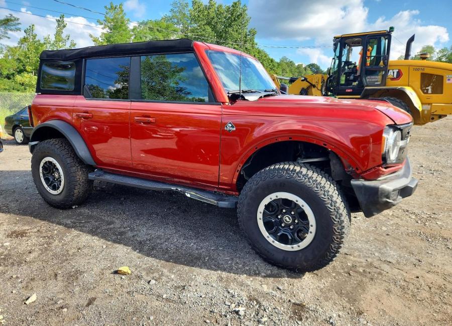 Salvage 2023 Ford Bronco Wildtrak in Burgundy