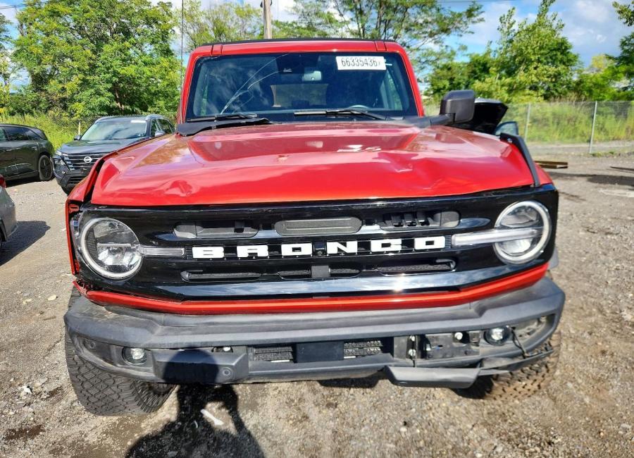 Salvage 2023 Ford Bronco Wildtrak in Burgundy