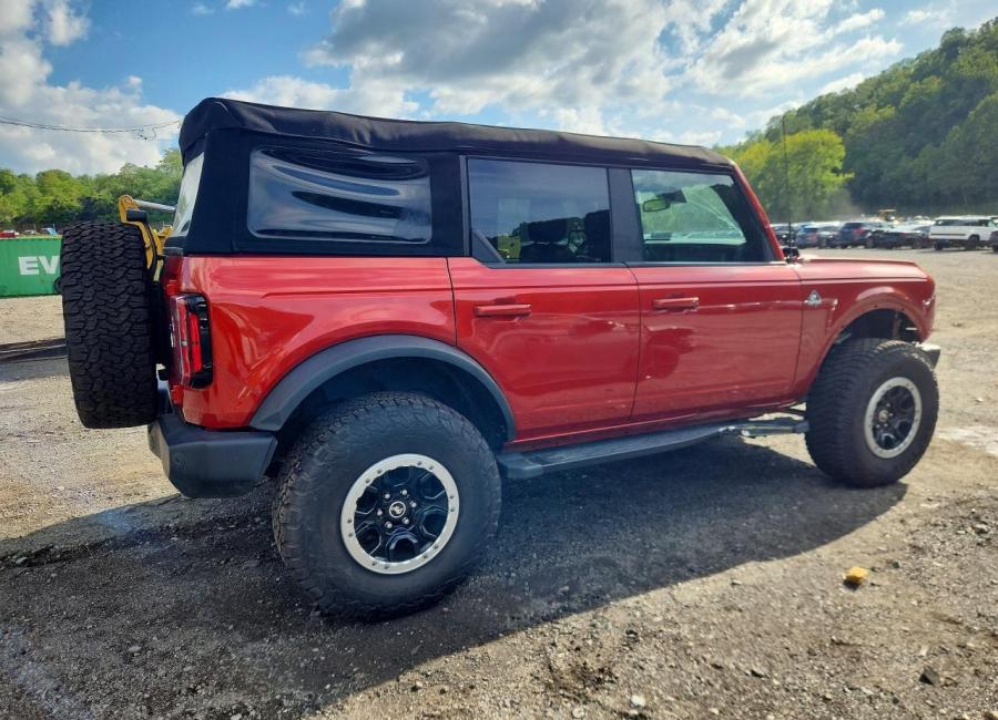 Salvage 2023 Ford Bronco Wildtrak in Burgundy
