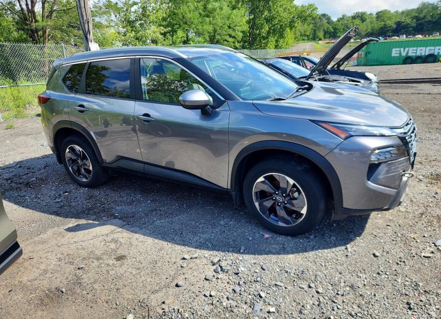 Salvage 2024 Nissan Rogue Sv in Gray