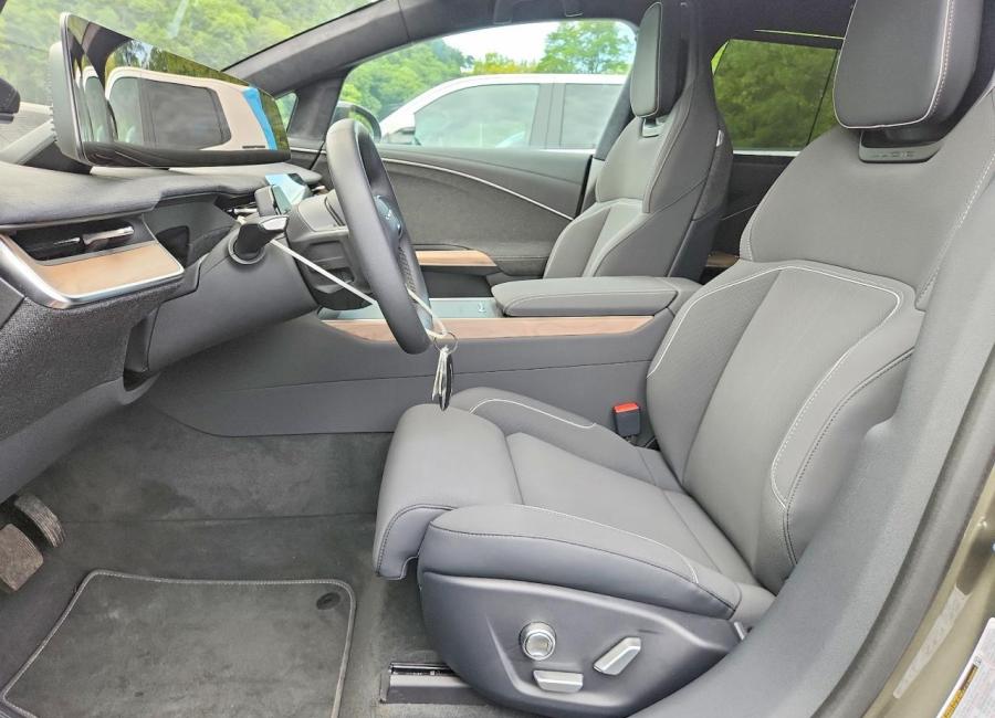 Salvage 2026 Lucid Motors Gavity  in Gray
