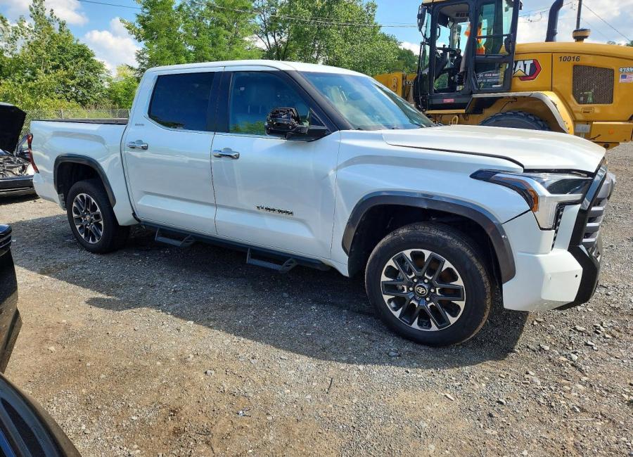 Salvage 2025 Toyota Tundra Limited in White
