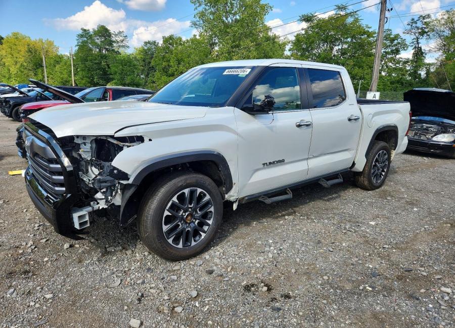 Salvage 2025 Toyota Tundra Limited in White