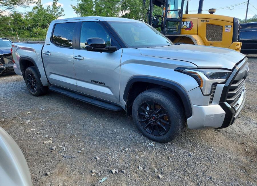Salvage 2025 Toyota Tundra Limited in Silver