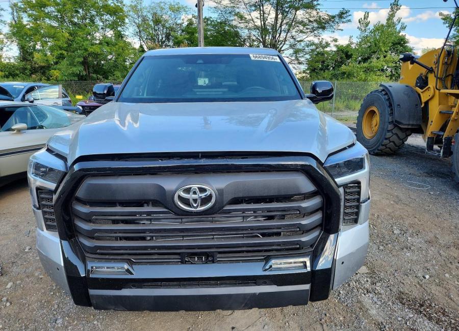 Salvage 2025 Toyota Tundra Limited in Silver