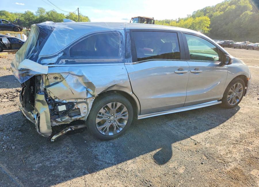 Salvage 2026 Honda Odyssey Touring in Silver