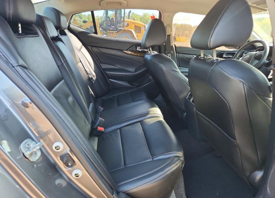 Salvage 2023 Nissan Maxima Sv in Silver