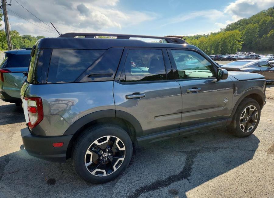 Salvage 2024 Ford Bronco Sport Outer Banks in Gray
