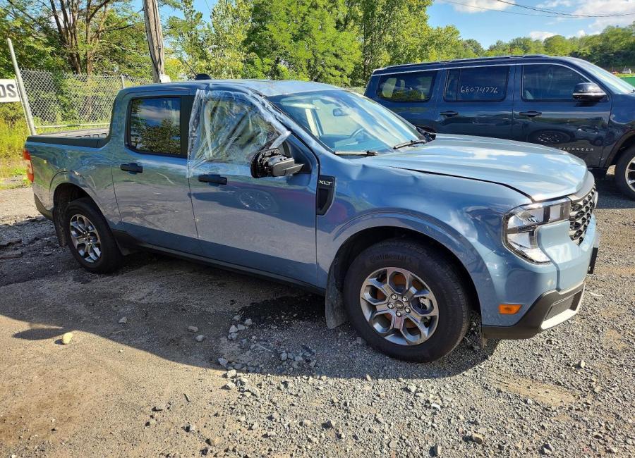 Salvage 2025 Ford Maverick  in Blue