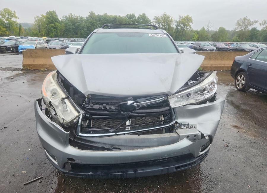 Salvage 2015 Toyota Highlander Xle in Gray