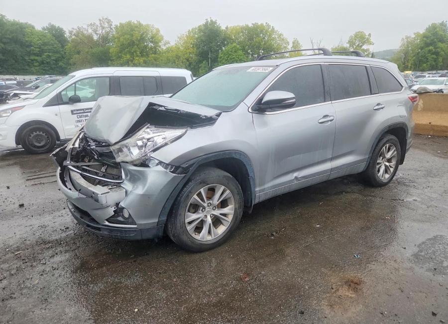 Salvage 2015 Toyota Highlander Xle in Gray