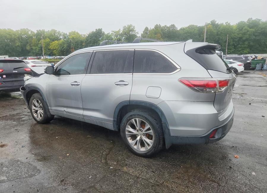 Salvage 2015 Toyota Highlander Xle in Gray