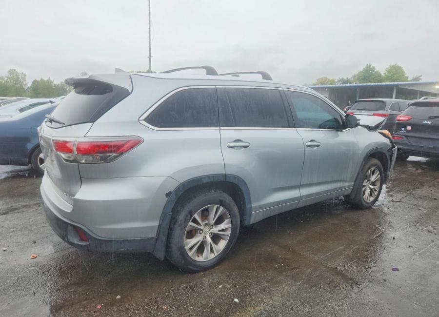 Salvage 2015 Toyota Highlander Xle in Gray