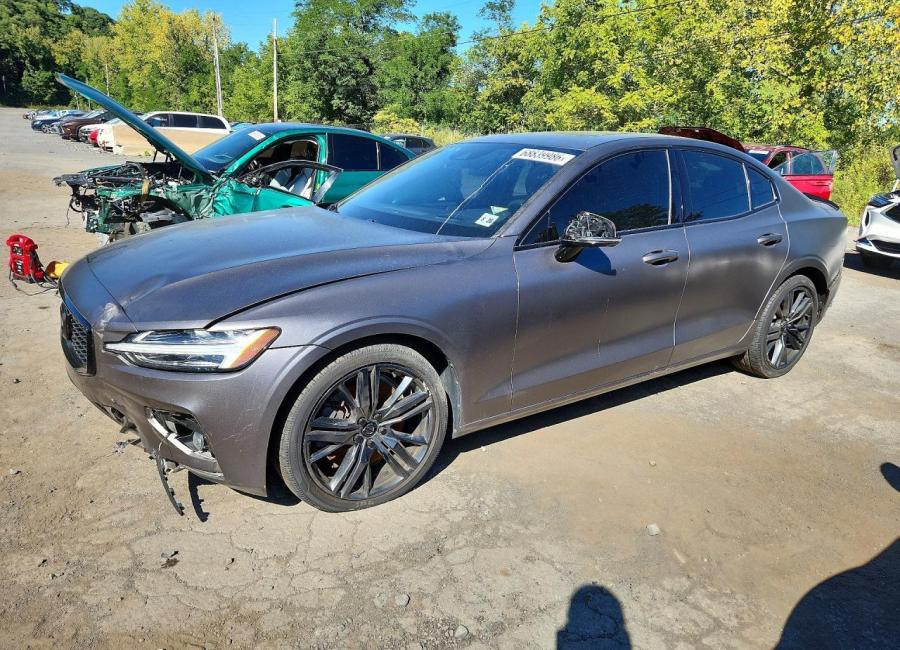 Salvage 2021 Volvo S60 T6 R-design in Gray