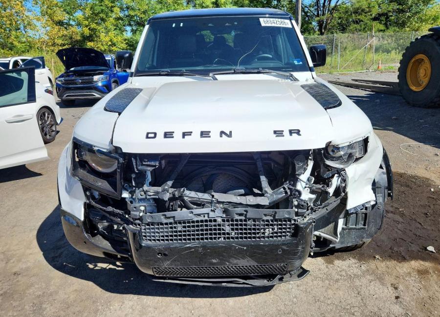 Salvage 2025 Land Rover Defender 130 X-dynamic Se in White