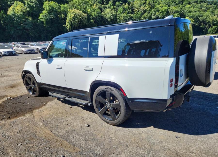 Salvage 2025 Land Rover Defender 130 X-dynamic Se in White