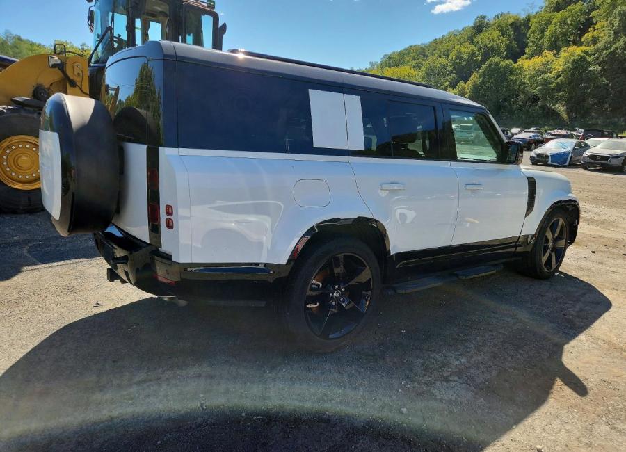 Salvage 2025 Land Rover Defender 130 X-dynamic Se in White