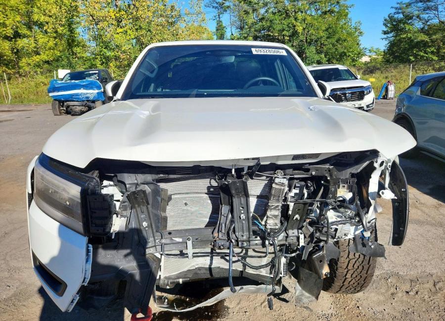 Salvage 2025 Nissan Frontier Pro-4x in White