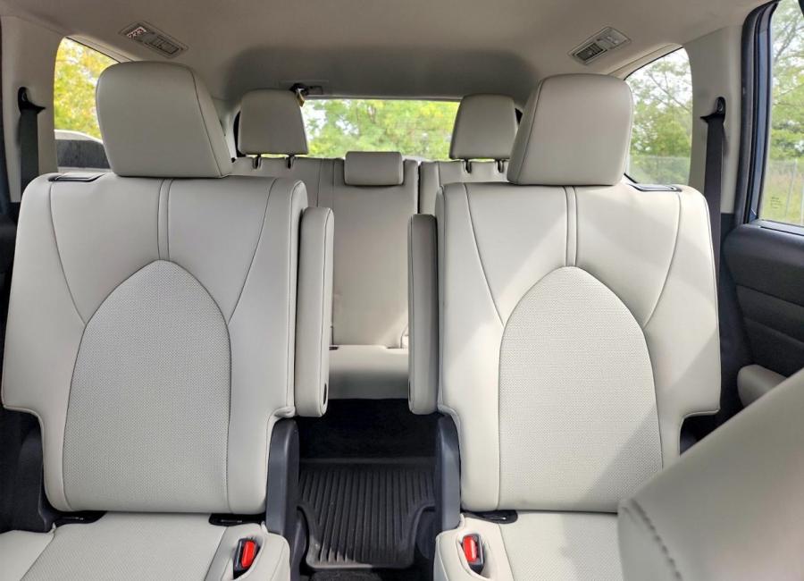 Salvage 2025 Toyota Grand Highlander Hybrid Xle in Blue