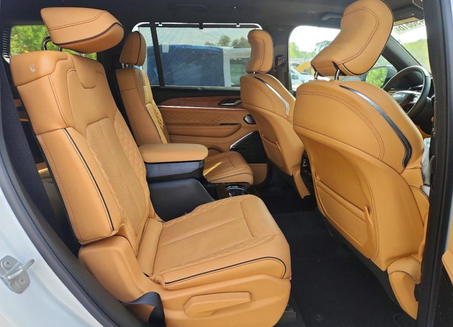 Salvage 2026 Jeep Grand Cherokee L Summit in White