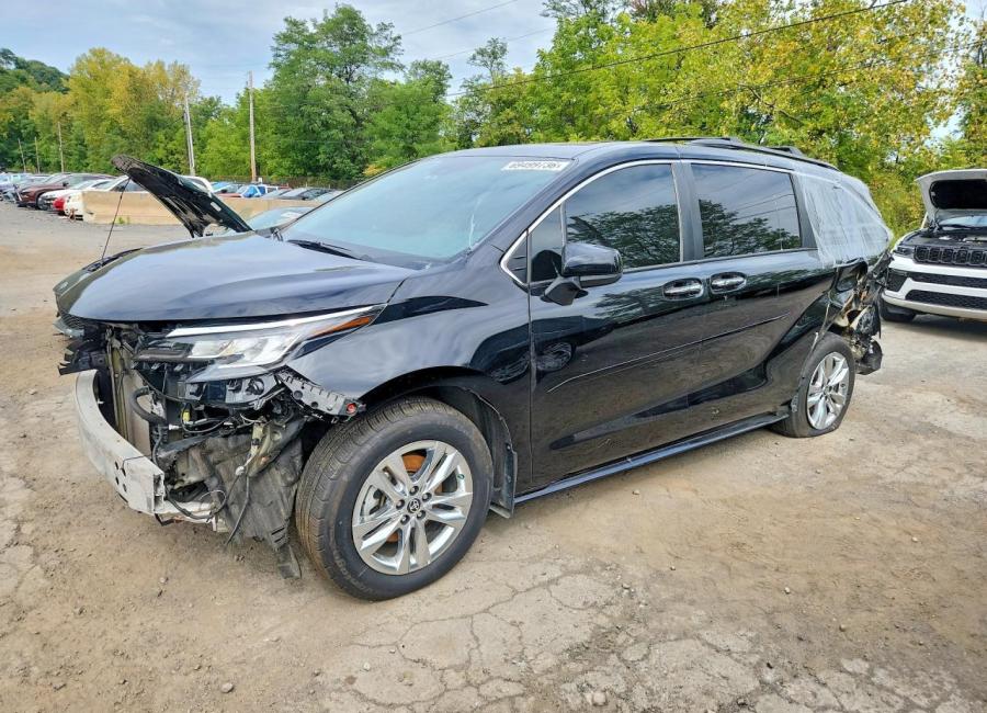 Salvage 2023 Toyota Sienna Woodland Edition in Black