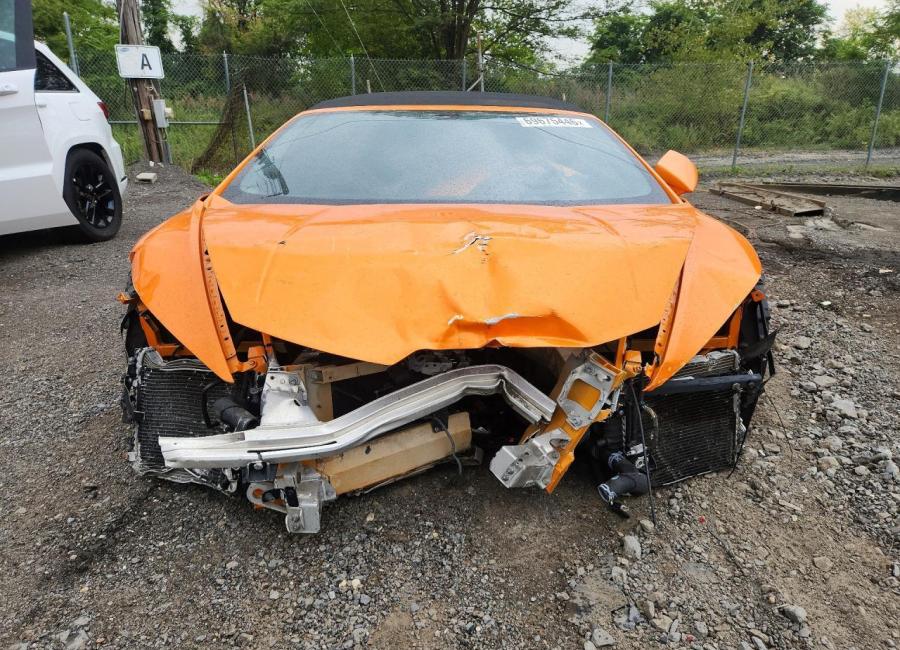 Salvage 2017 Lamborghini Huracan  in Orange