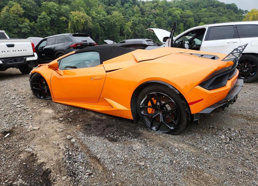 Salvage 2017 Lamborghini Huracan  in Orange