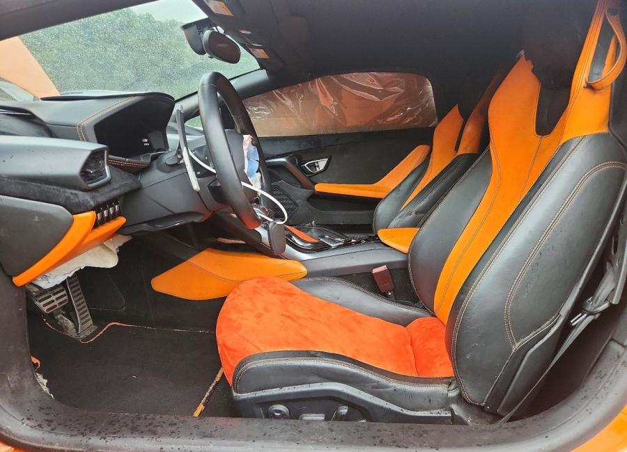 Salvage 2017 Lamborghini Huracan  in Orange