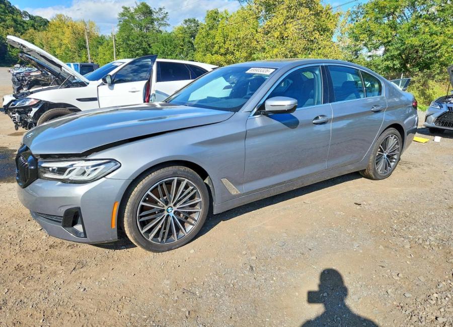 Salvage 2023 Bmw 540 Xi in Gray