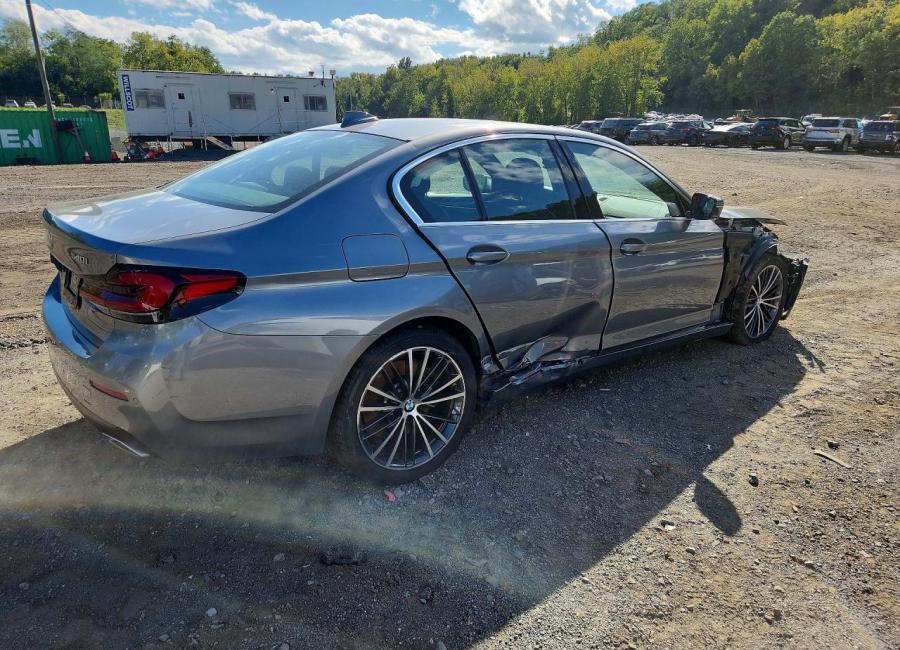 Salvage 2023 Bmw 540 Xi in Gray
