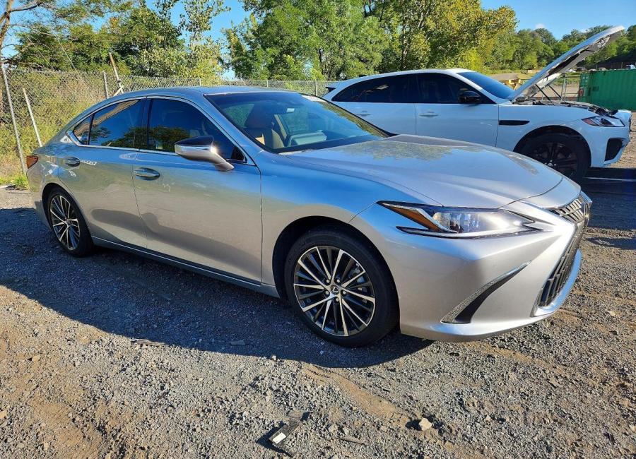 Salvage 2025 Lexus Es 350  in Silver
