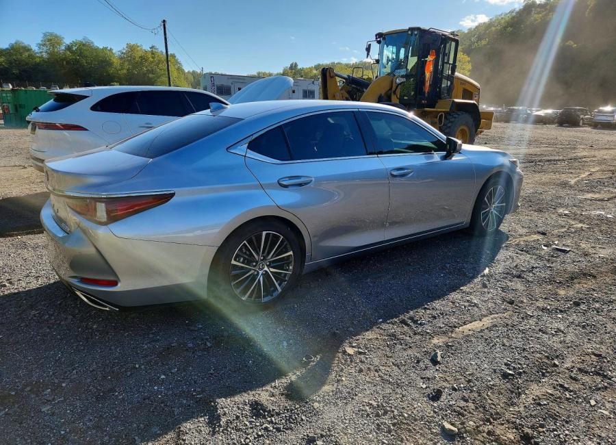 Salvage 2025 Lexus Es 350  in Silver