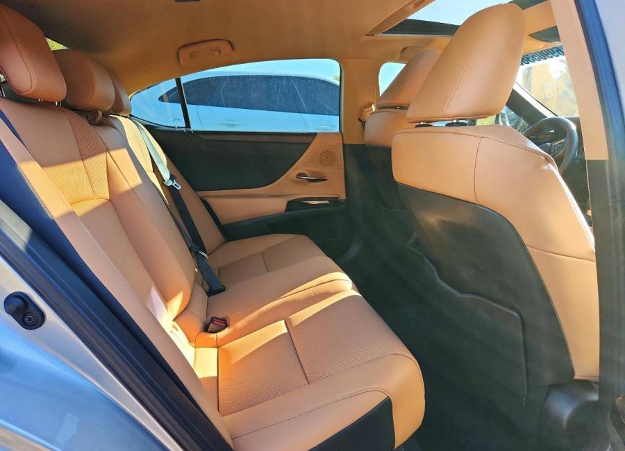 Salvage 2025 Lexus Es 350  in Silver