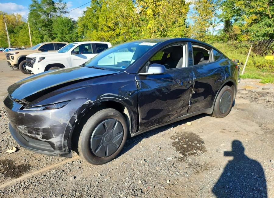 Salvage 2026 Tesla Model Y  in Gray