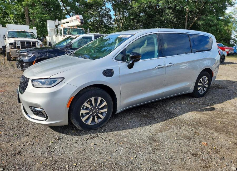 Salvage 2024 Chrysler Pacifica Hybrid Select in Gray