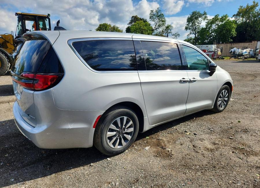 Salvage 2024 Chrysler Pacifica Hybrid Select in Gray
