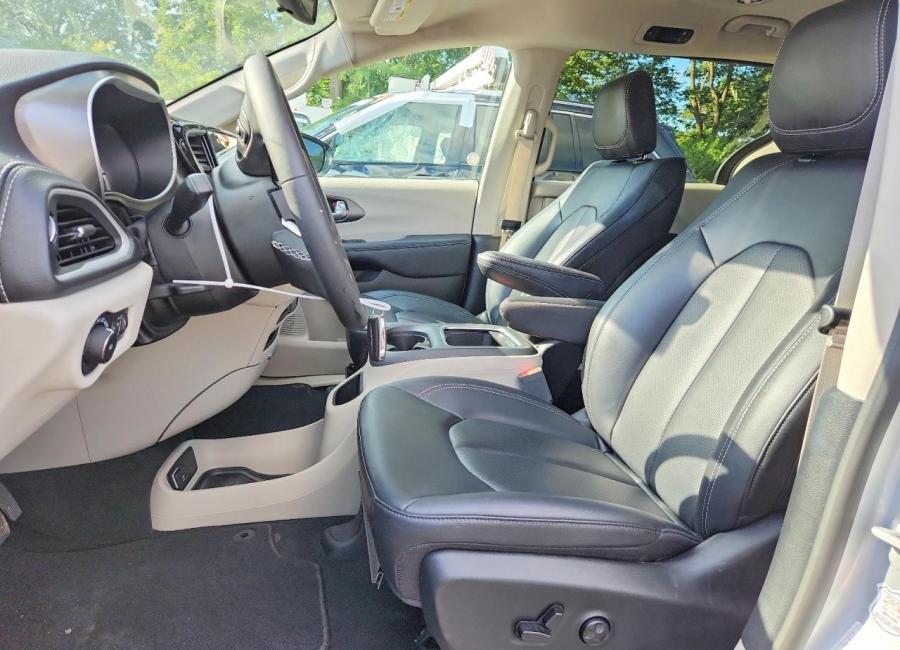 Salvage 2024 Chrysler Pacifica Hybrid Select in Gray