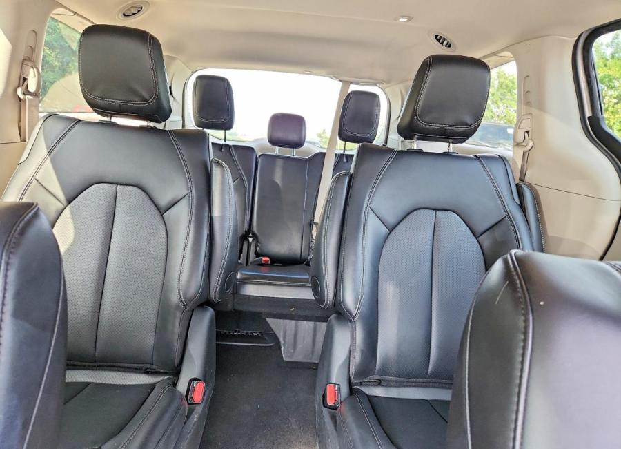 Salvage 2024 Chrysler Pacifica Hybrid Select in Gray