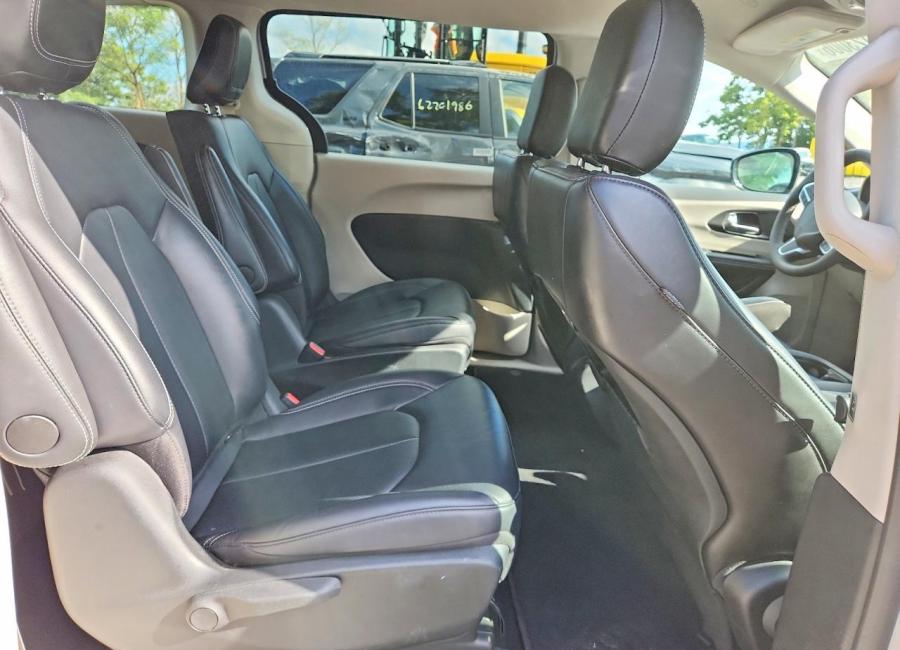 Salvage 2024 Chrysler Pacifica Hybrid Select in Gray