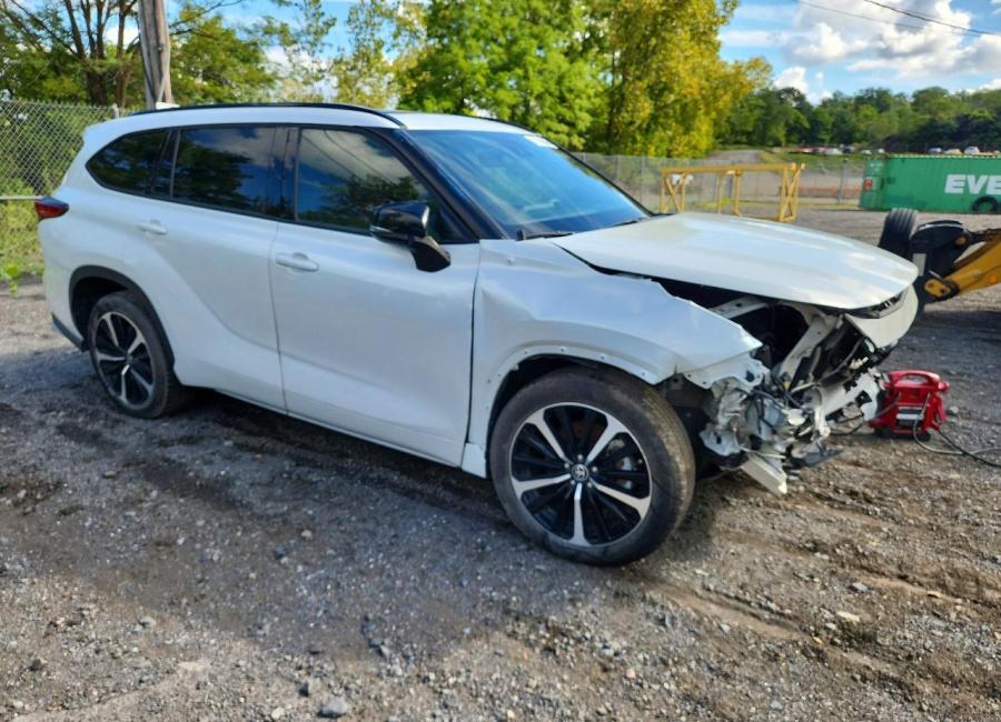 Salvage 2022 Toyota Highlander Xse in White