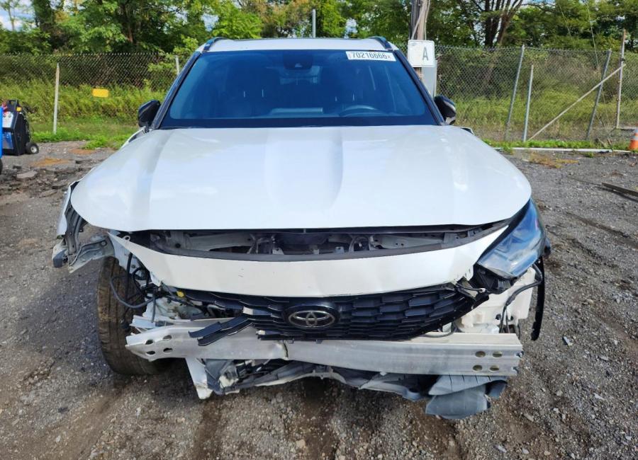Salvage 2022 Toyota Highlander Xse in White