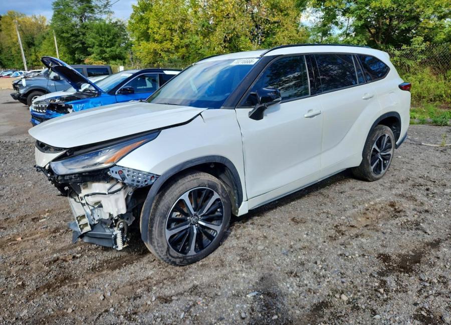 Salvage 2022 Toyota Highlander Xse in White