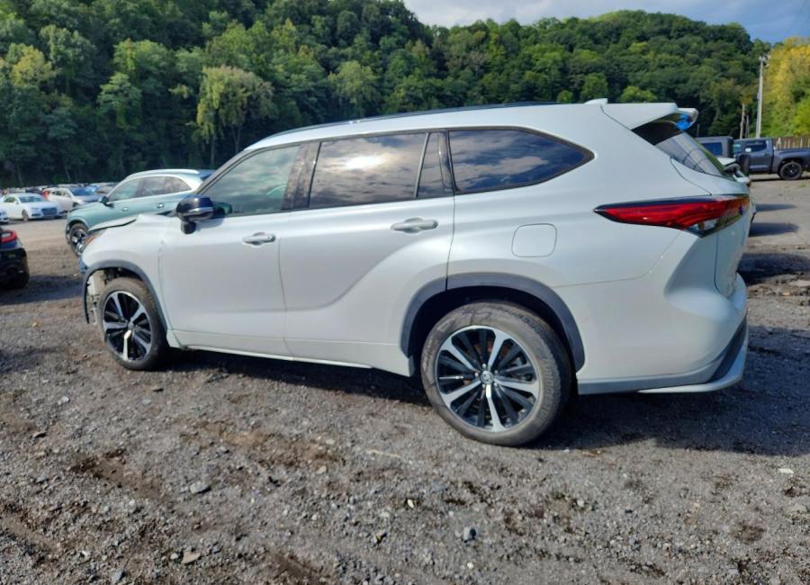 Salvage 2022 Toyota Highlander Xse in White