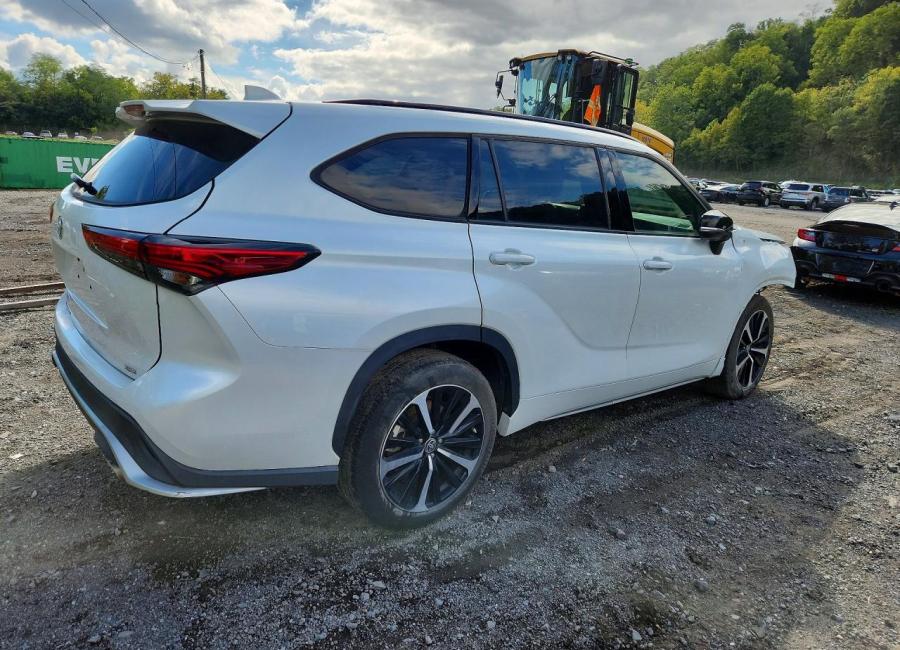 Salvage 2022 Toyota Highlander Xse in White